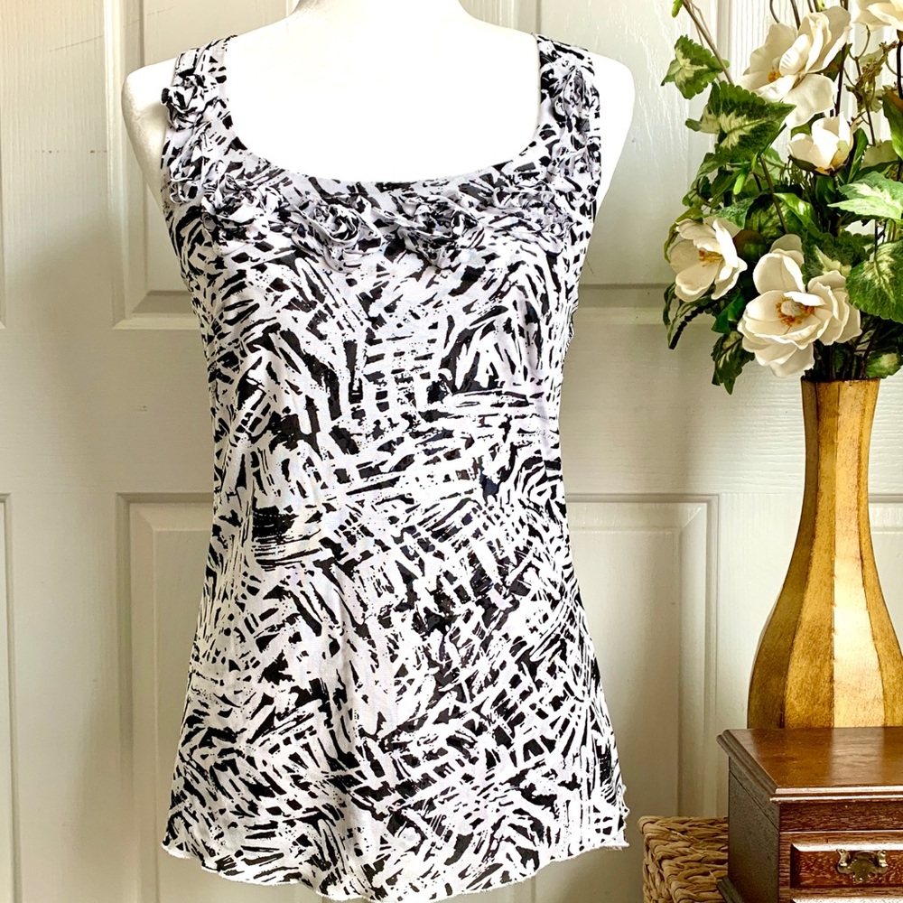 CABLE AND GAUGE SLEEVELESS BLOUSE